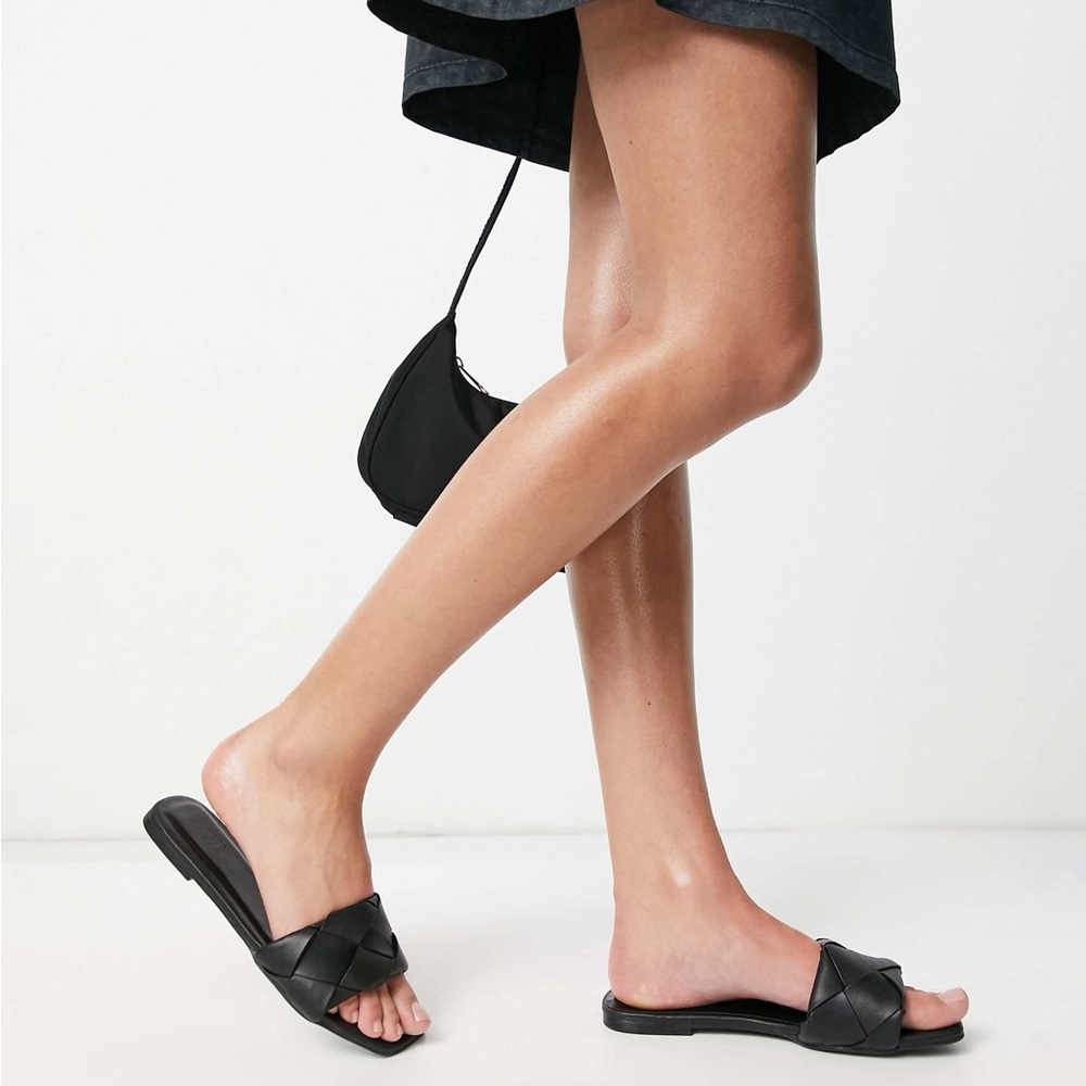ASOS DESIGN Forty woven flat sandals in black Size 5.5